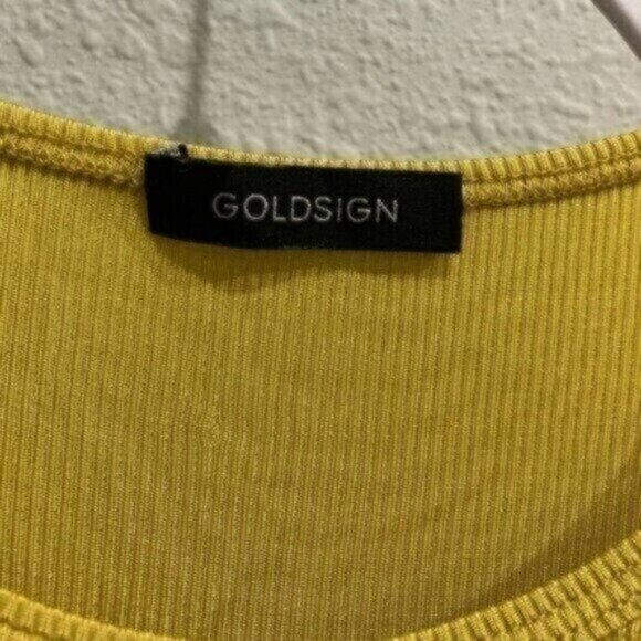 GOLDSIGN Ribbed Neutral Feminine Contemporary Stretch Holiday Luxury Tee - Picture 4 of 8